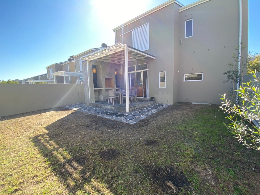 To Let 3 Bedroom Property for Rent in Somerset Lakes Western Cape